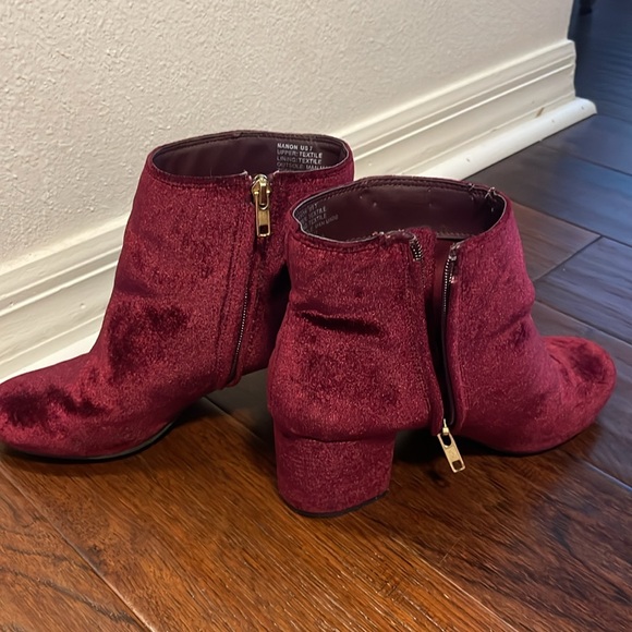 Burgundy, red fall favorite booties - Picture 4 of 4